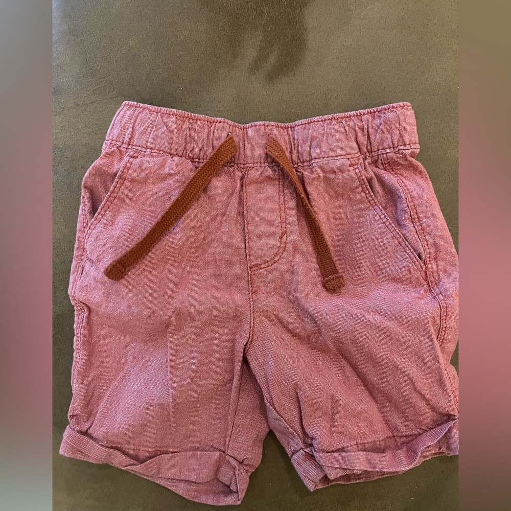 Old Navy boy shorts size 3T.